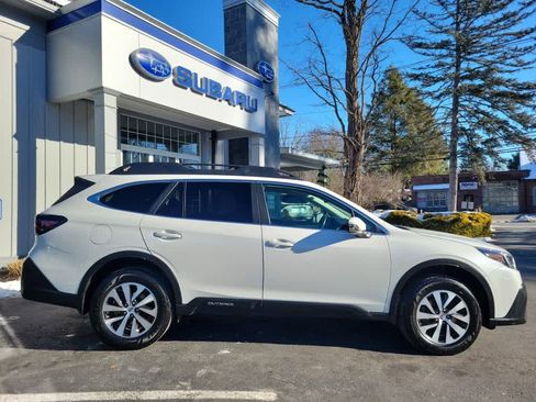 Used 2021 Subaru Outback Premium image 2