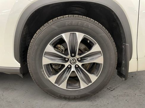 Used 2020 Toyota Highlander XLE image 14