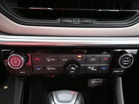 Used 2025 Jeep Compass Limited AWD/4WD image 25