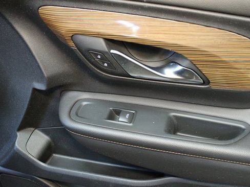 Used 2021 GMC Terrain SLE w/ Driver Convenience Package image 9