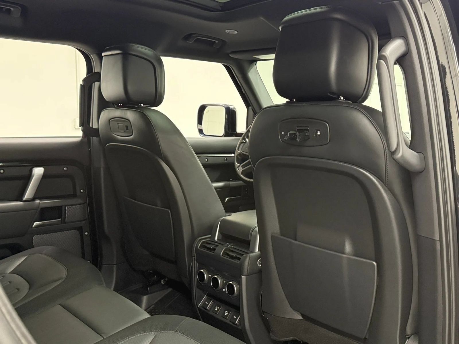 Used 2021 Land Rover Defender 110 X-Dynamic HSE AWD/4WD image 15