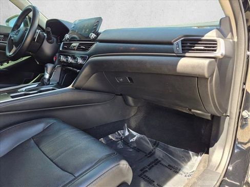 Used 2018 Honda Accord Touring image 22