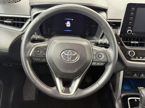 Used 2022 Toyota Corolla Cross XLE FWD image 15