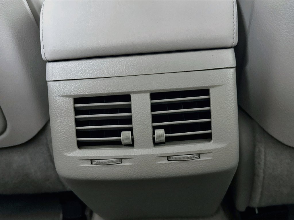 Used 2012 Toyota Avalon Limited FWD image 29