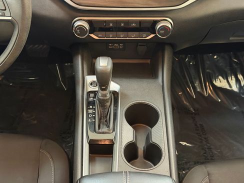 Used 2025 Nissan Altima 2.5 SV FWD image 19