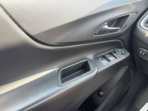 Used 2024 Chevrolet Equinox LT FWD image 12