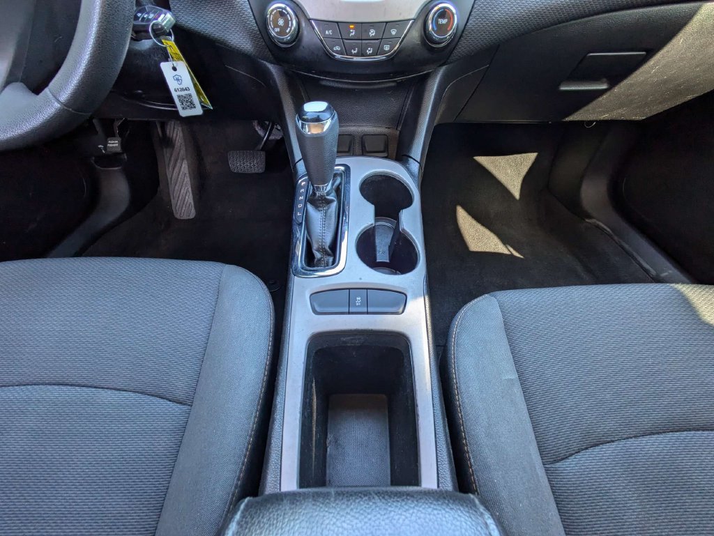 Used 2017 Chevrolet Cruze LS FWD image 18