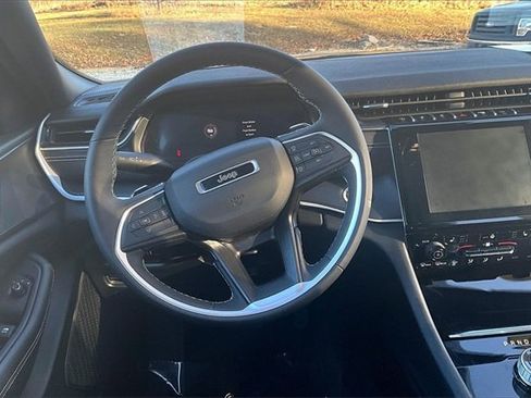 Used 2024 Jeep Grand Cherokee L Altitude image 5