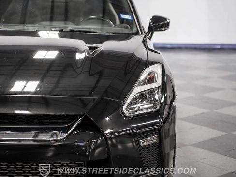 Used 2013 Nissan GT-R Premium image 20