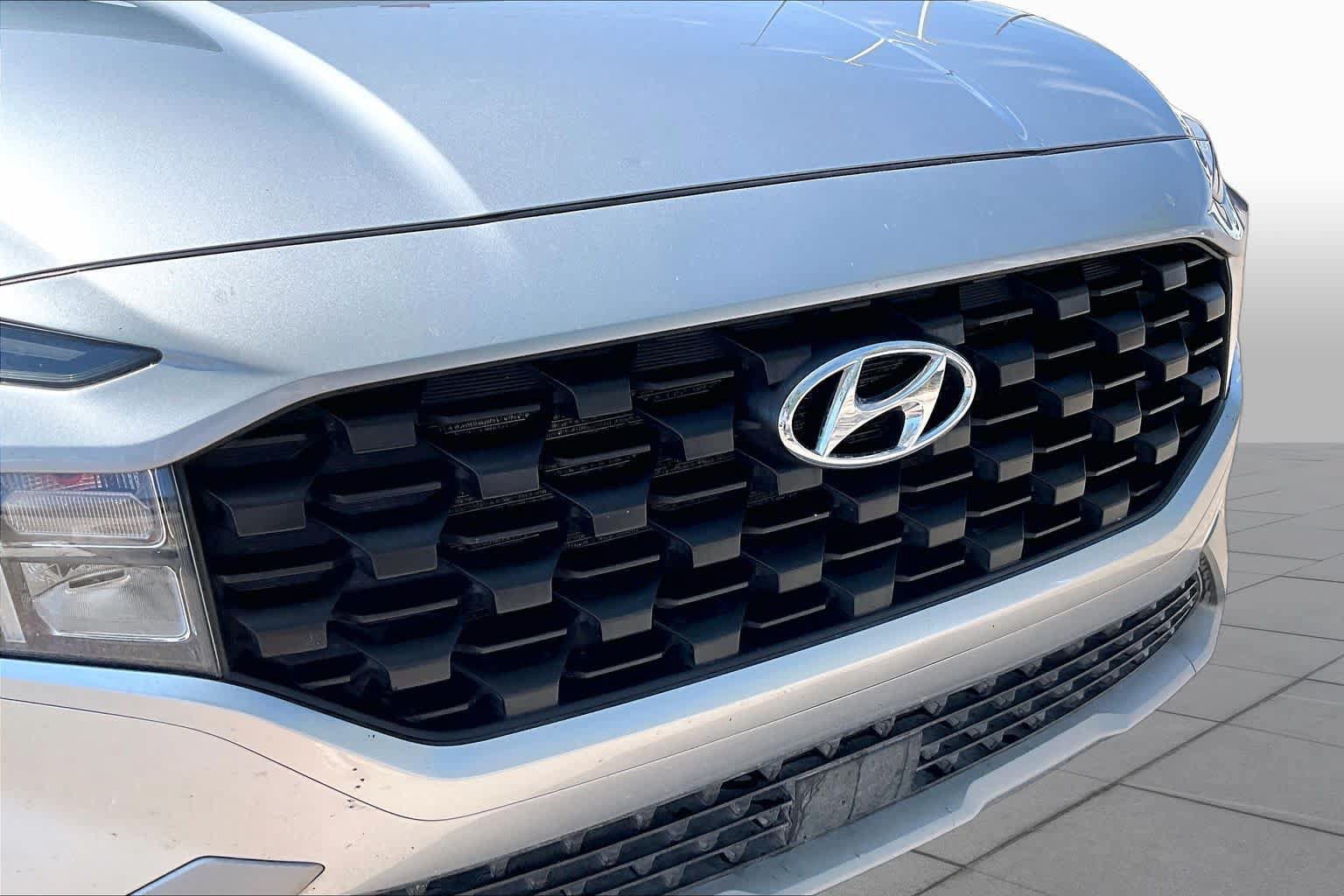 Used 2021 Hyundai Santa Fe SE FWD image 29