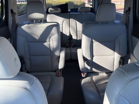 Used 2017 GMC Acadia SLT w/ LPO, Cargo Package image 33