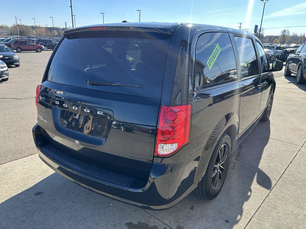 Used 2017 Dodge Grand Caravan SXT w/ Quick Order Package 29G SXT FWD image 5