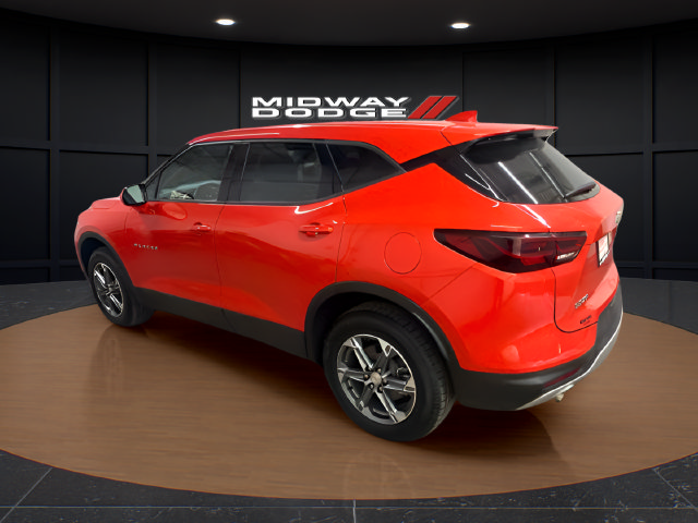 Used 2025 Chevrolet Blazer LT FWD image 3