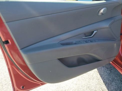 Used 2021 Hyundai Elantra SEL image 17