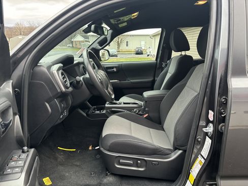 Used 2023 Toyota Tacoma TRD Off-Road image 12