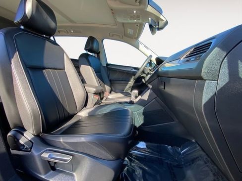 Used 2022 Volkswagen Tiguan SE image 15