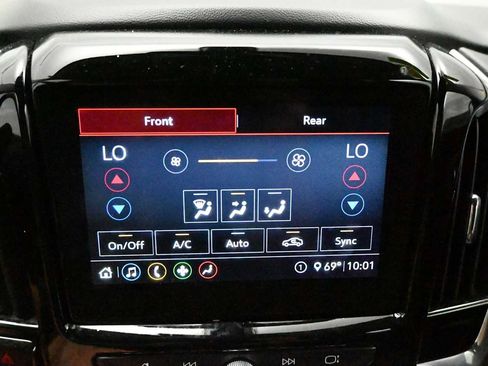 Used 2020 Chevrolet Traverse LT w/ LPO, Blackout Package AWD/4WD image 18