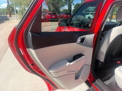 Used 2022 Kia Soul LX w/ Technology Package FWD image 19