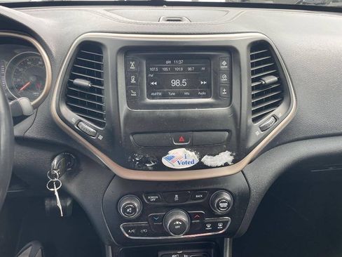 Used 2015 Jeep Cherokee Latitude AWD/4WD image 18