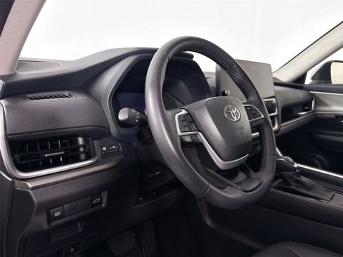 Certified 2025 Toyota Grand Highlander AWD image 13