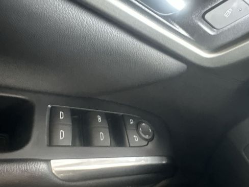 Used 2025 Chevrolet Traverse LT FWD image 17
