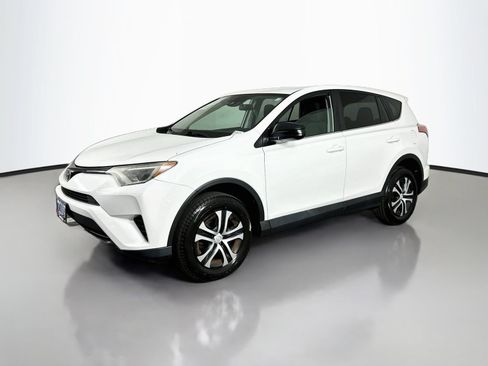 Used 2018 Toyota RAV4 LE AWD/4WD image 3