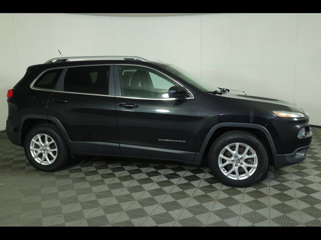 Used 2015 Jeep Cherokee Latitude AWD/4WD image 5
