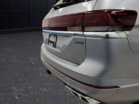 Used 2024 Volkswagen Atlas SEL Premium R-Line image 36