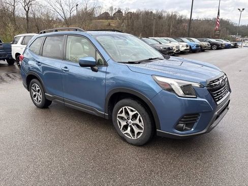 Used 2023 Subaru Forester Premium image 7