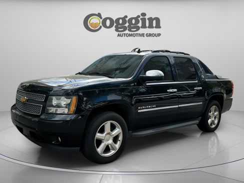 Used 2013 Chevrolet Avalanche LTZ image 1