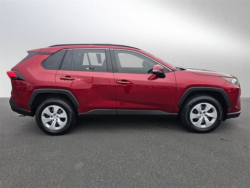 Used 2020 Toyota RAV4 LE image 6