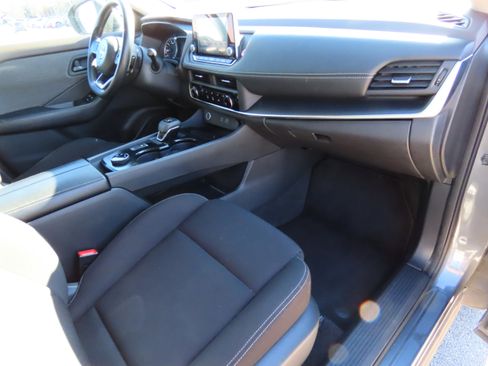 Used 2023 Nissan Rogue S image 10