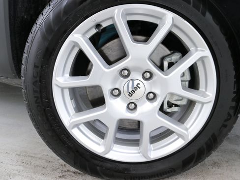 Used 2022 Jeep Renegade Latitude image 29