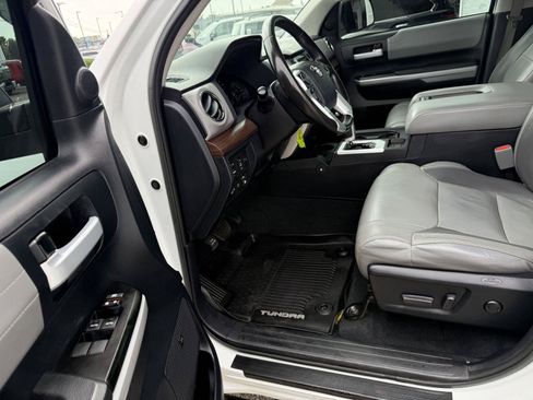 Used 2018 Toyota Tundra Limited w/ Limited Premium Package AWD/4WD image 15