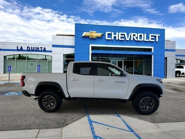 Used 2025 Chevrolet Colorado ZR2 w/ Technology Package AWD/4WD image 9