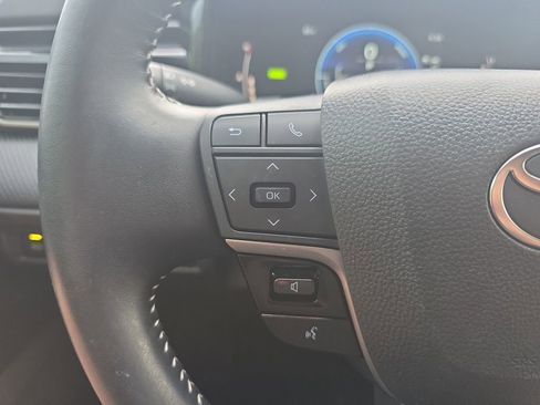 Used 2025 Toyota Camry SE w/ Convenience Package FWD image 21