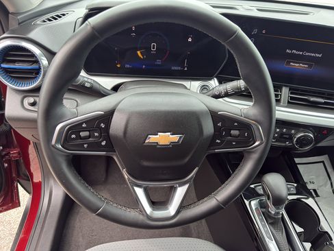 Used 2024 Chevrolet Trax LT w/ Driver Confidence Package FWD image 16