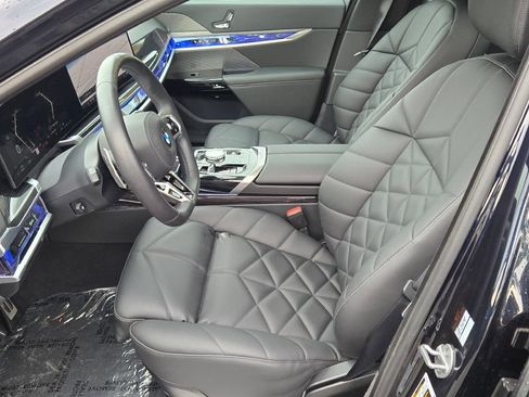 Used 2025 BMW 740i xDrive w/ Premium Package AWD/4WD image 25