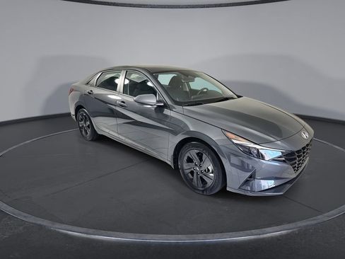 Used 2023 Hyundai Elantra SEL FWD image 2