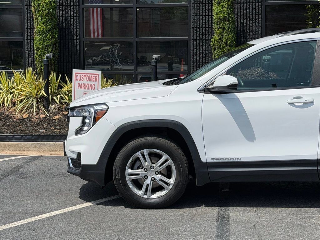 Used 2023 GMC Terrain SLE w/ Driver Convenience Package AWD/4WD image 10