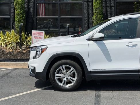 Used 2023 GMC Terrain SLE w/ Driver Convenience Package AWD/4WD image 10