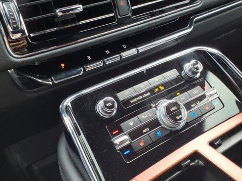 Used 2024 Lincoln Navigator Reserve image 24