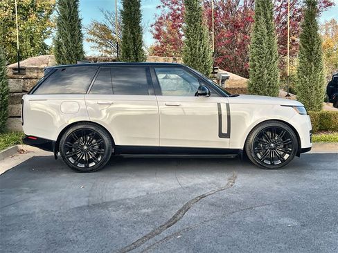Used 2024 Land Rover Range Rover Autobiography image 6