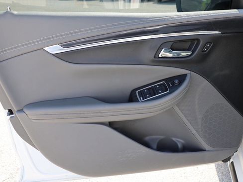 Used 2018 Chevrolet Impala LT FWD image 12