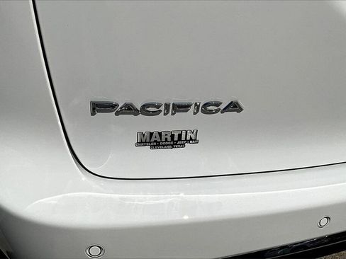 New 2026 Chrysler Pacifica Select image 12