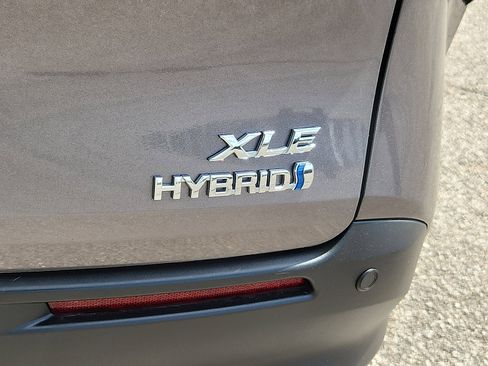 Used 2023 Toyota Sienna XLE w/ XLE Plus Package AWD/4WD image 32