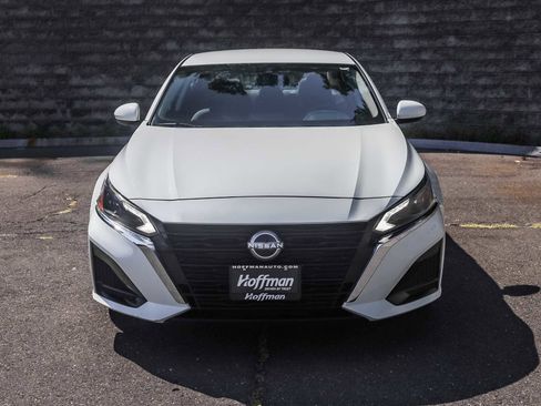 Used 2023 Nissan Altima 2.5 SV image 2