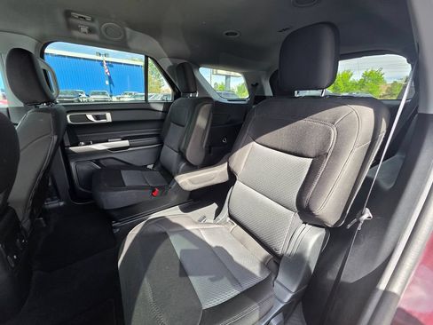 Used 2023 Ford Explorer XLT AWD/4WD image 10