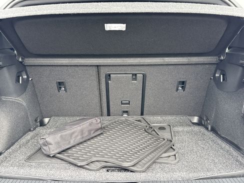 Used 2025 Volkswagen Golf R Black Edition image 31