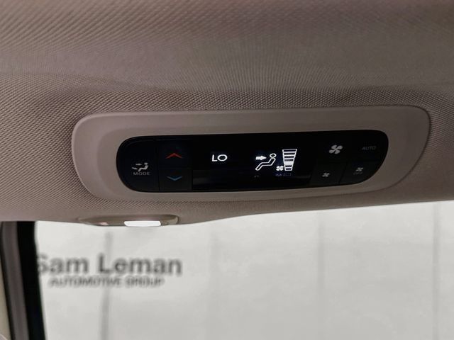 Used 2020 Chrysler Pacifica Limited FWD image 26